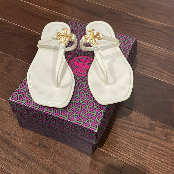 Tory Burch Roxanne Jelly Sandal - Ivory/Gold - Picture 4 of 7